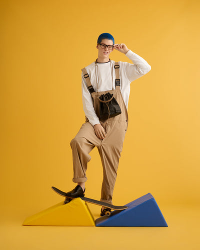 スケートボードでお出かけ<br>withレザーアイテム