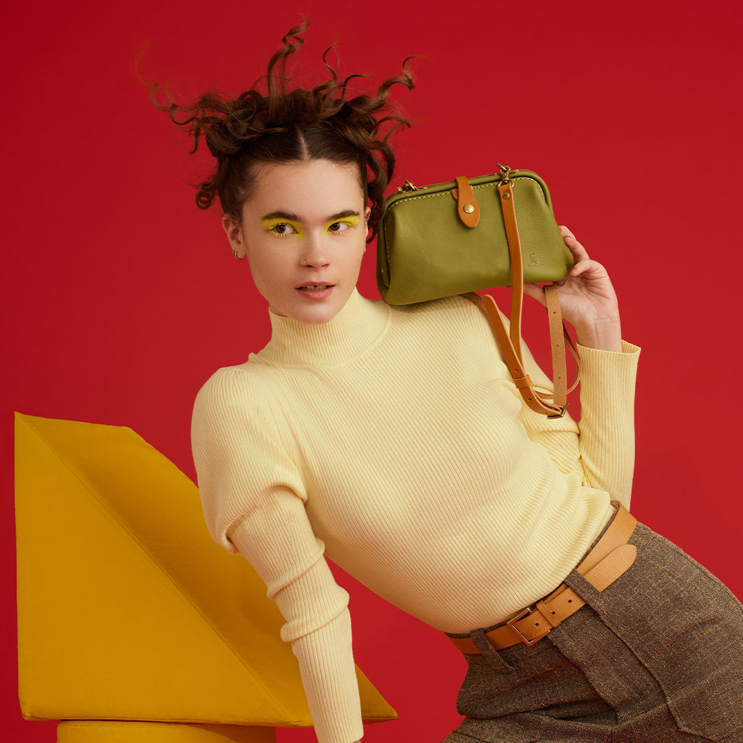 <kissora> Epika Shoulder Bag with Clasp Opening / Green