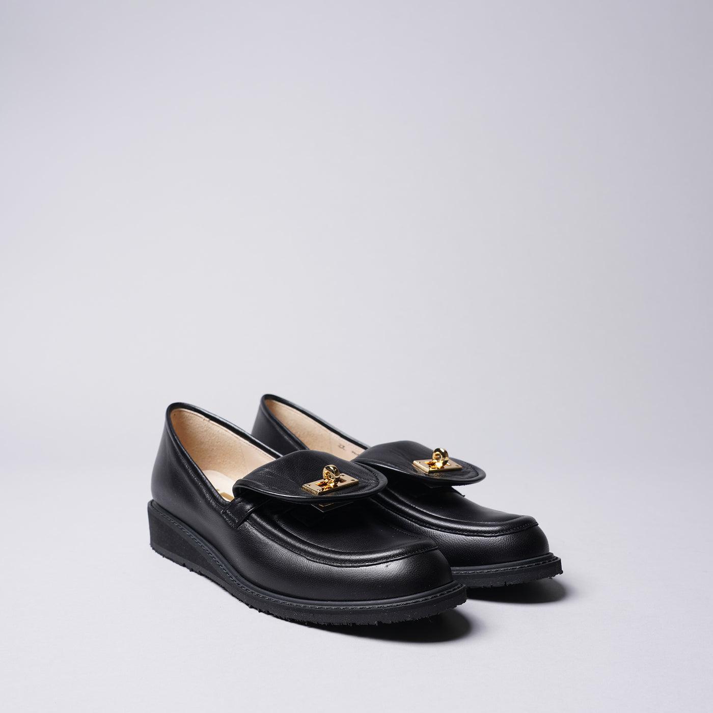 <IUI> Loafer with Buckle Detail / Black