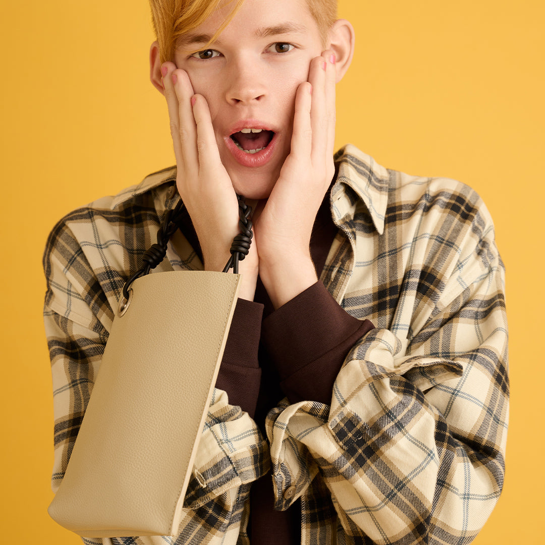 SHRINK LEATHER 鎖錬提把迷你包/象牙白X黑色