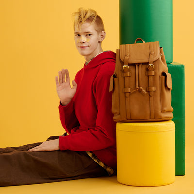 ＜LEZALI＞壓花皮革抽繩式後背包/金色