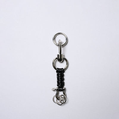 <SENTI FLATTER THE SENSES> Leather Blade Key Chain / Ivory