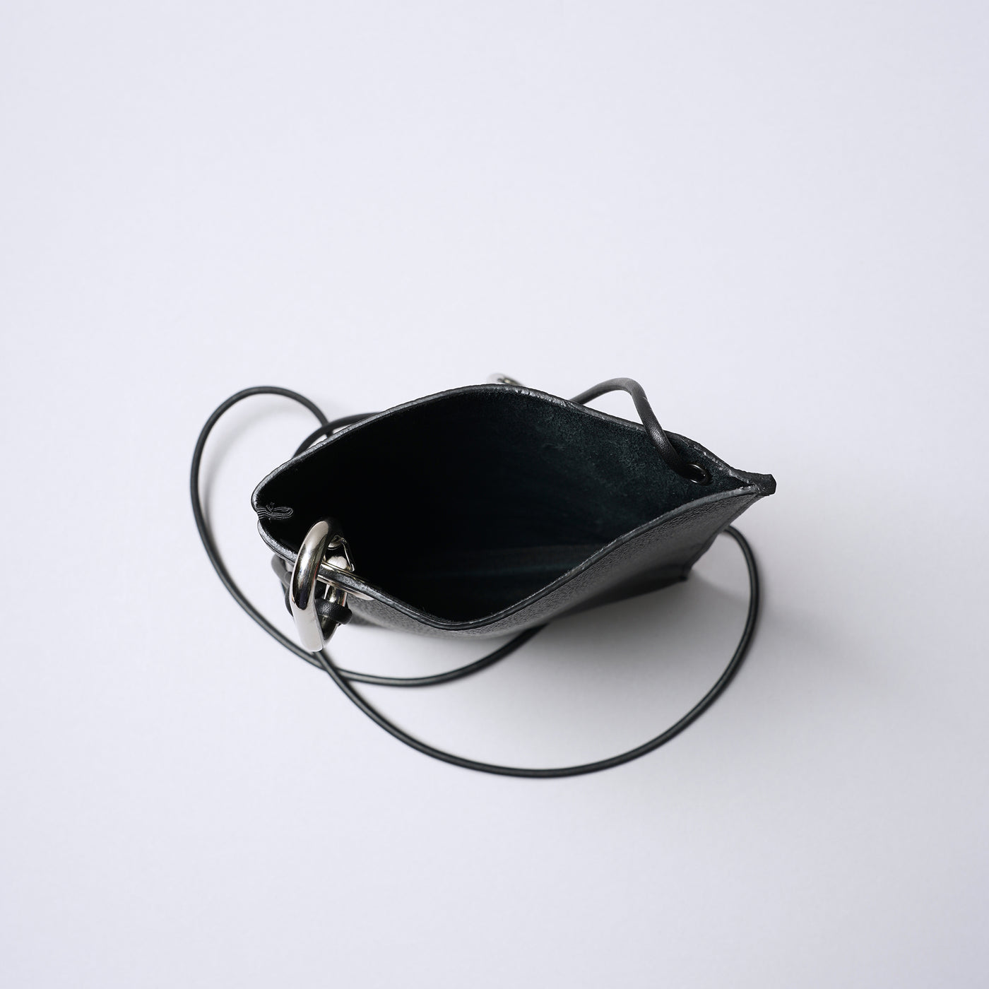 <SENTI FLATTER THE SENSES> Shrink Leather Mini Shoulder Bag / Black