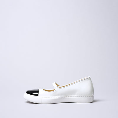 ＜アイユーアイ＞ワンストラップ スニーカー/ブラック×ホワイト