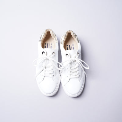 <IUI> Lace-up Sneaker / White