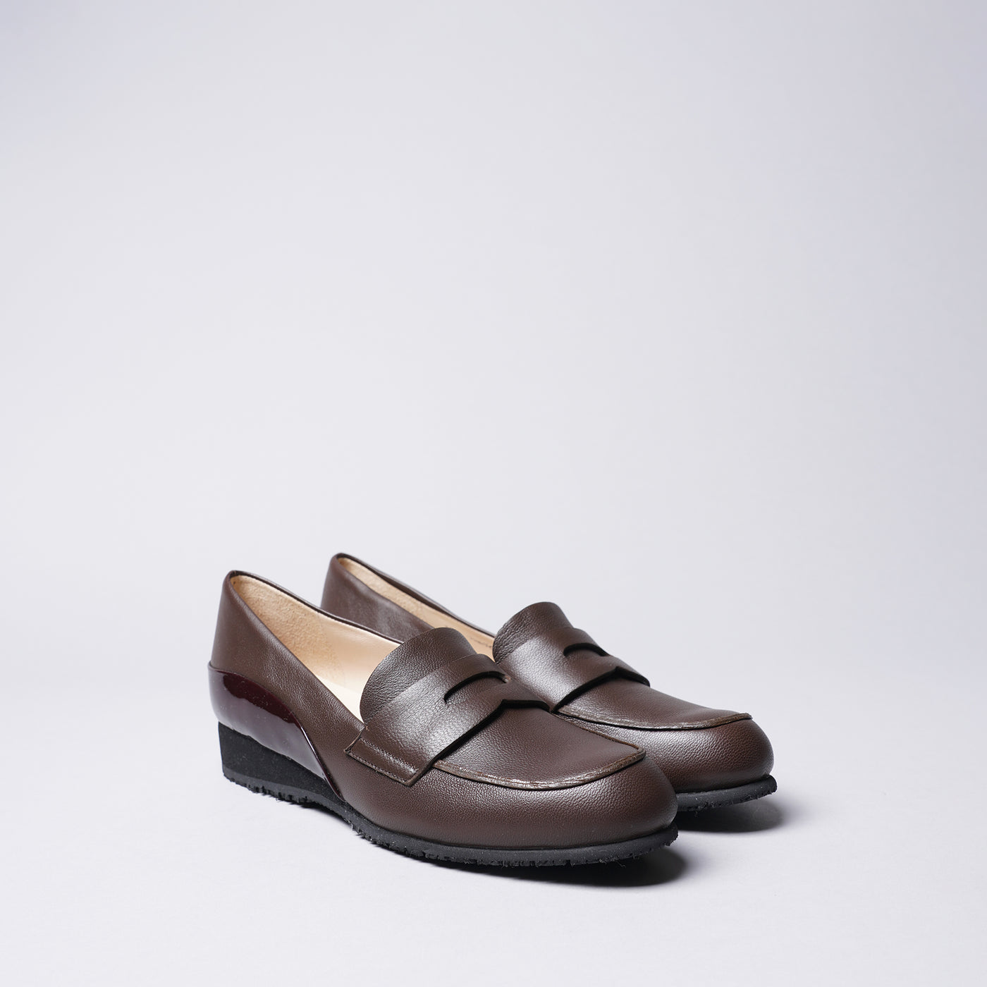 <IUI> Loafer / Dark Brown x Dark Brown Enamel