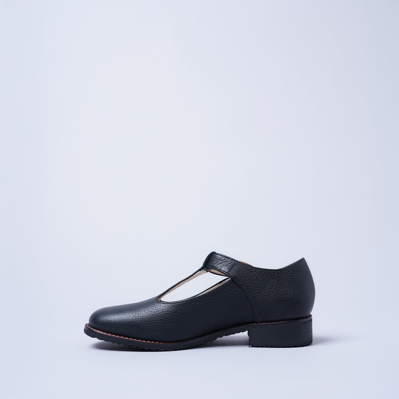 ＜クツネ＞T-STRAP LOAFER/黒(ブラック)
