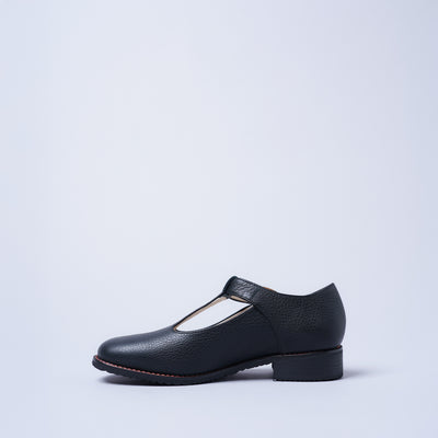 ＜クツネ＞T-STRAP LOAFER/黒(ブラック)