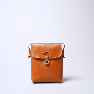 ＜レッセフェール＞ヴォルフ ポーチ型ミニショルダーバッグ/ブラック