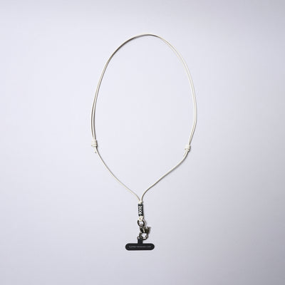 ＜センティ フラター ザ センシーズ＞スマホホルダー付きマルチレザーストラップ（プルアップフック）/アイボリー