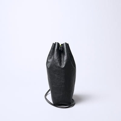 <SENTI FLATTER THE SENSES> Super Lightweight Dyneema Leather Drawstring Bag M  / Black x Camel