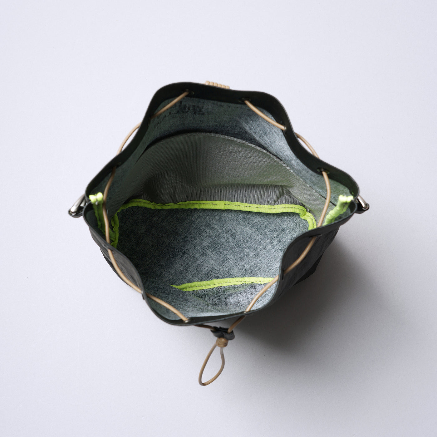 超輕量Dyneema皮革 抽繩兩用包/黑色X駱駝色