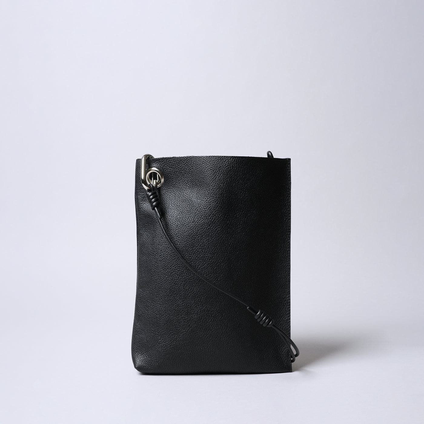 <SENTI FLATTER THE SENSES> Shrink Leather Shoulder Bag / Black x Ivory