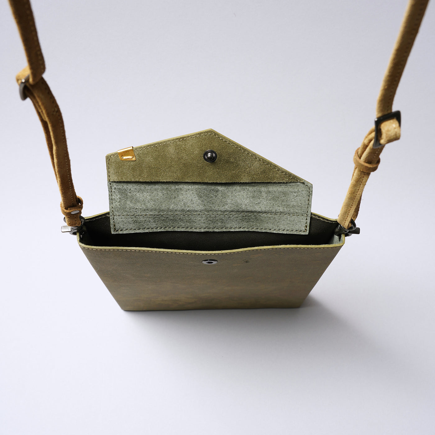 ＜keu＞Skinny Case L（11.5 inch）/黃銅鏽