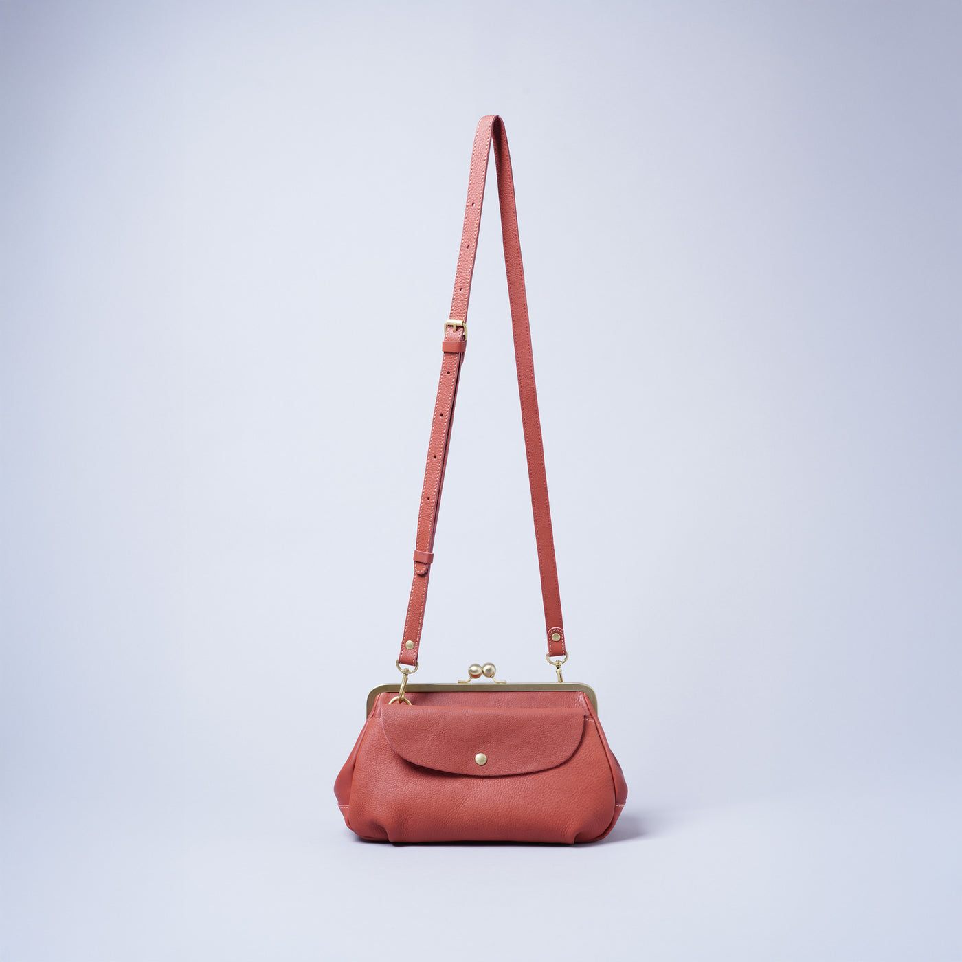 <kissora> Tommy Kiss Lock Tote Shoulder / CAM