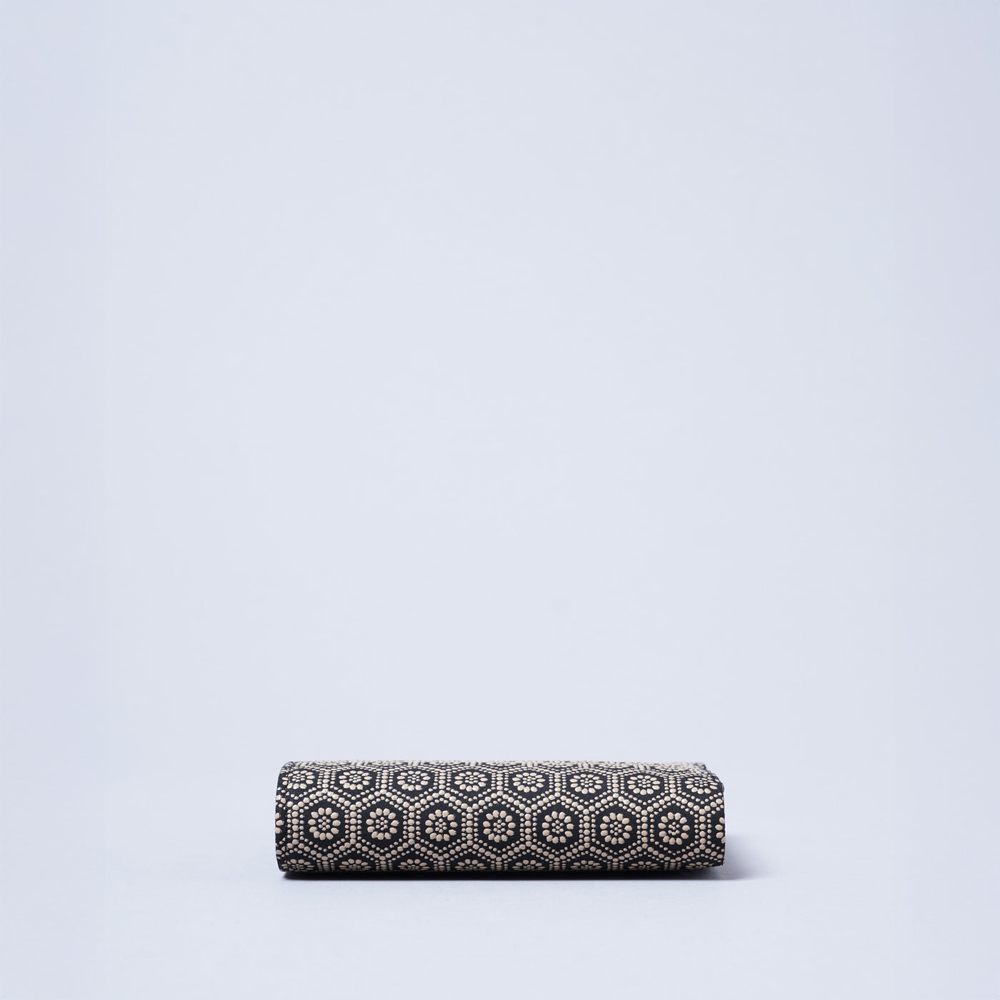 ＜キソラ＞古都印伝 がま口 ハーフウォレット/亀甲BEG (ベージュ)