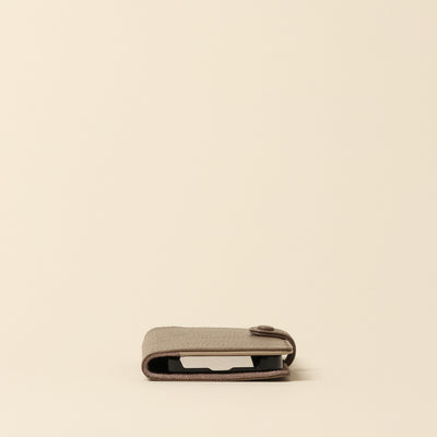 ＜カルドトーキョージャパン＞ CROSSOVER iPhoneケース (iPhone12/12Pro)/トープベージュ